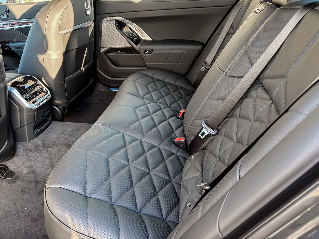 New 2026 BMW 740i xDrive w/ Premium Package image 34