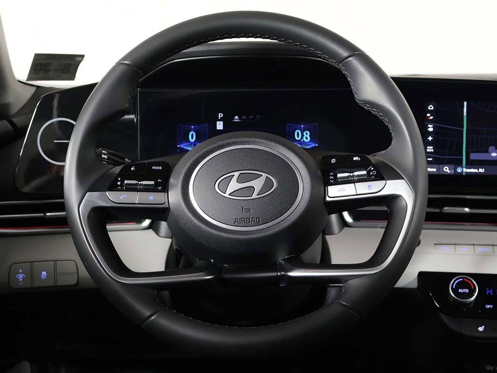 Certified 2025 Hyundai Elantra Limited image 38