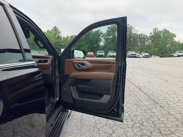 Used 2024 Chevrolet Tahoe High Country w/ Advanced Technology Package AWD/4WD image 16