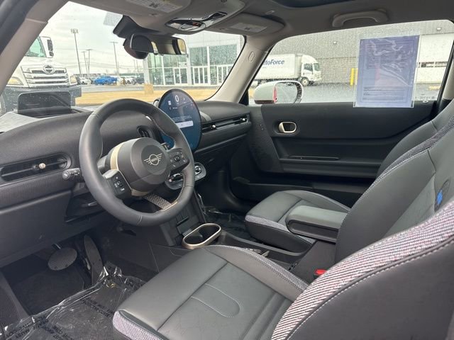 Used 2025 MINI Cooper 2-Door Hardtop image 13