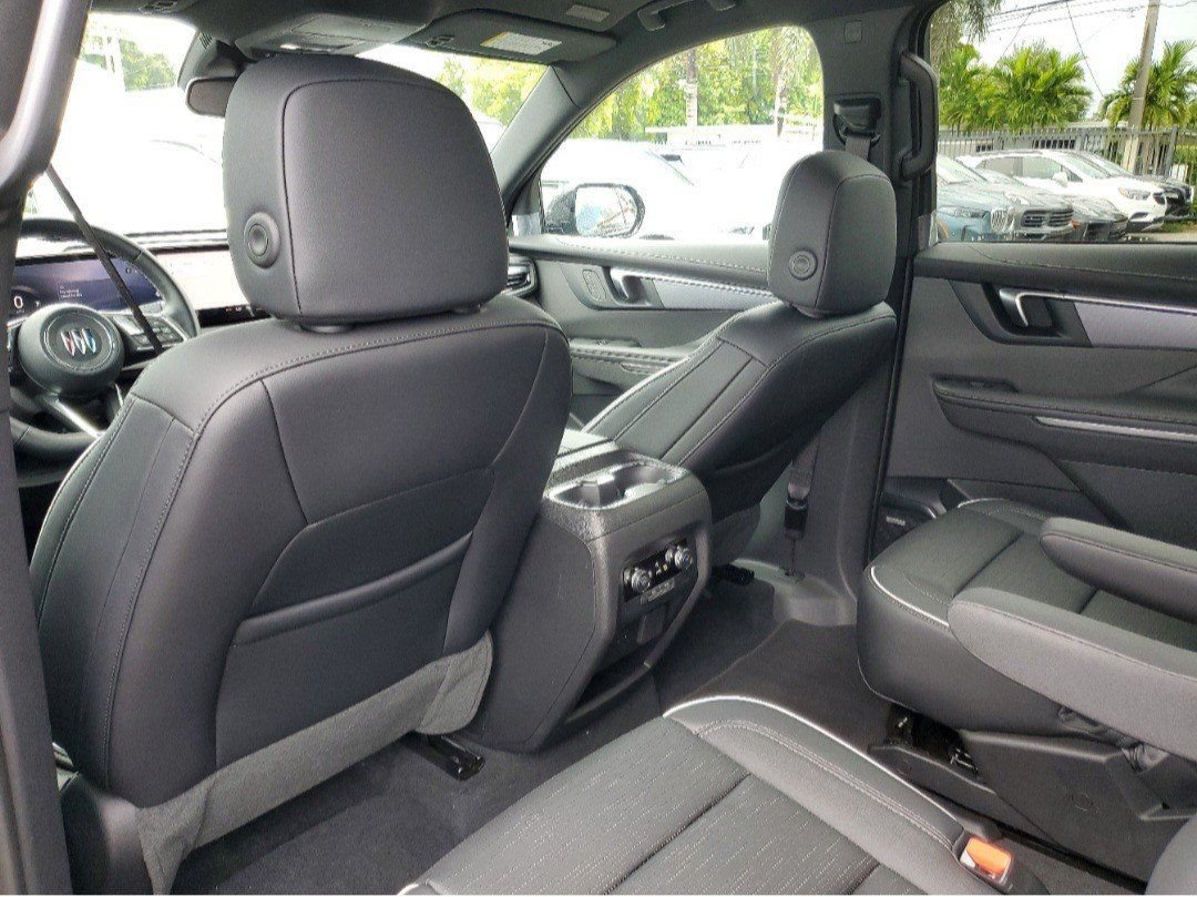 Used 2025 Buick Enclave Sport Touring w/ Power Package FWD image 11
