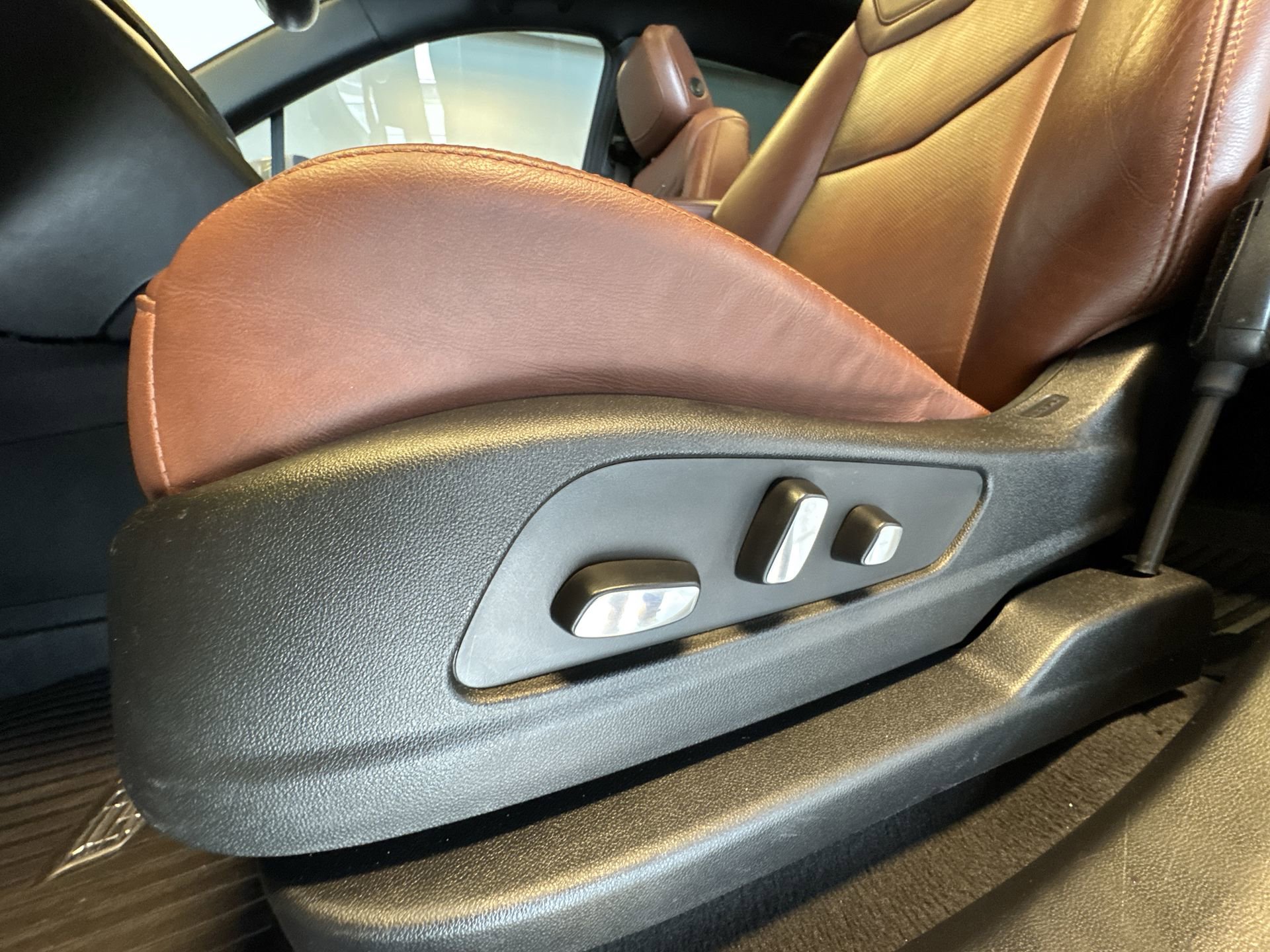 Used 2024 Cadillac XT5 Premium Luxury w/ Technology Package image 11