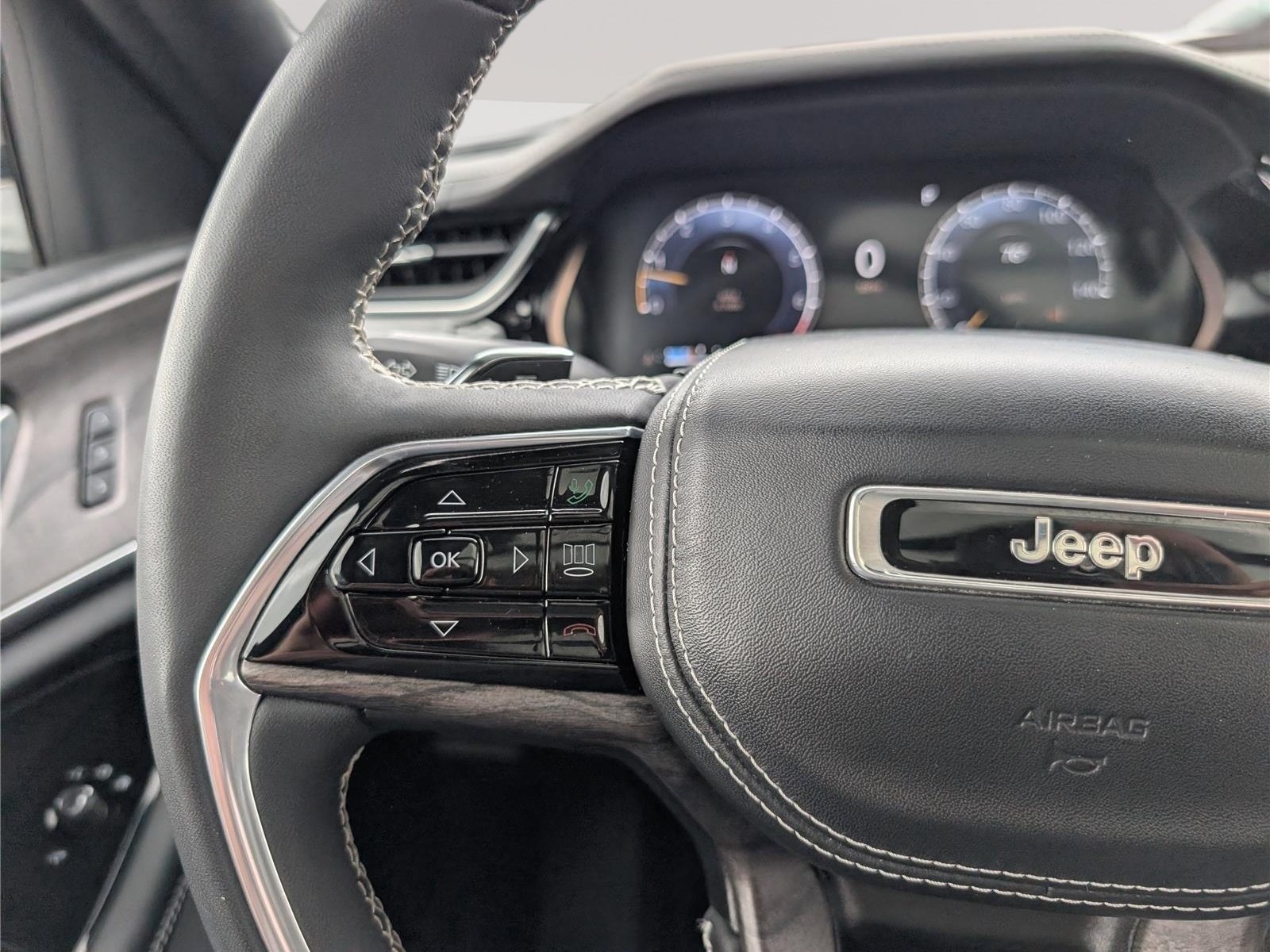 Used 2023 Jeep Grand Cherokee L Overland AWD/4WD image 25