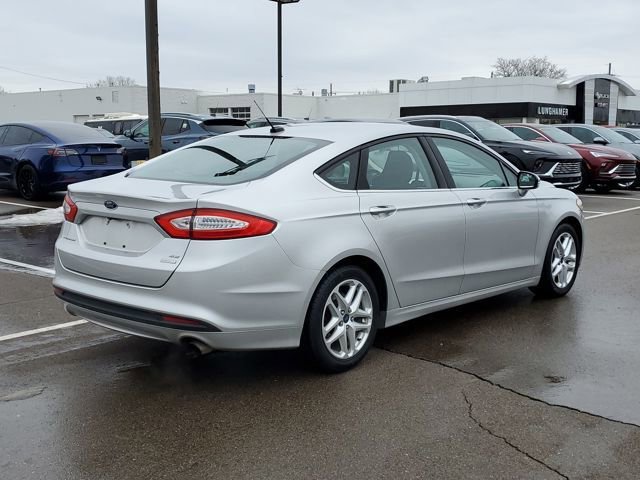 Used 2016 Ford Fusion SE image 3