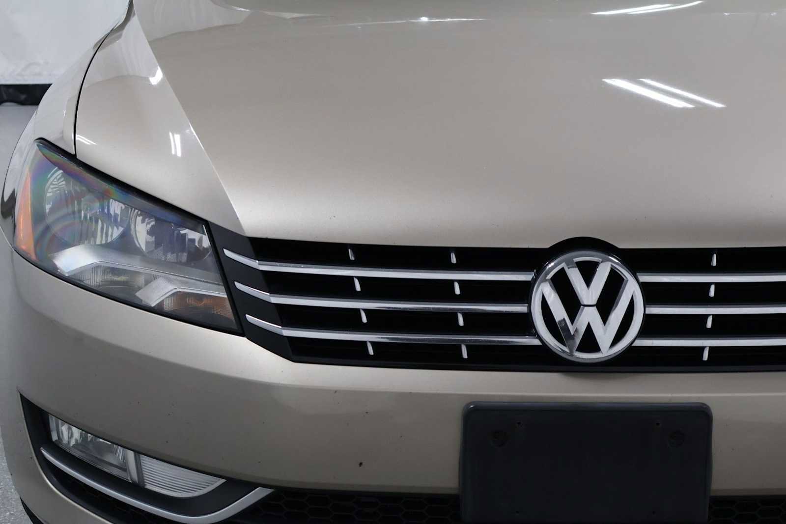 Used 2015 Volkswagen Passat TDI SEL Premium FWD image 15