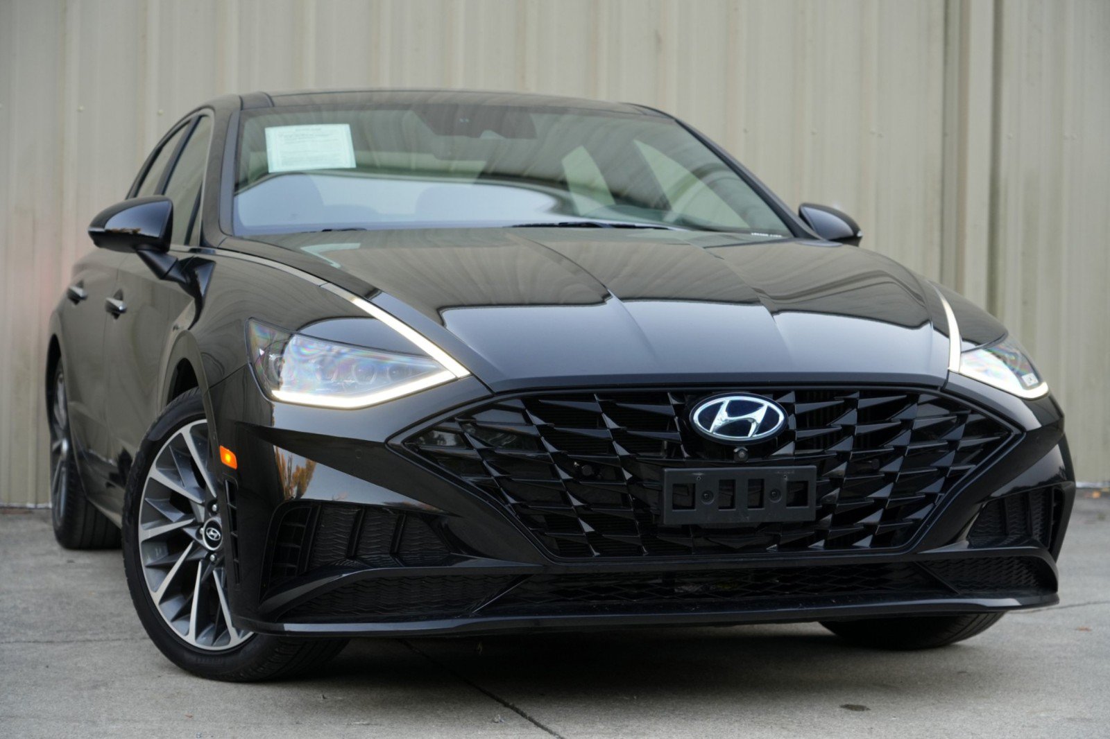 Used 2021 Hyundai Sonata Limited FWD image 2