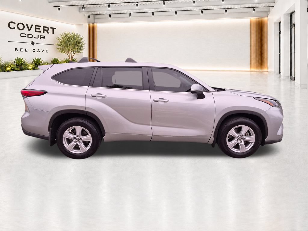 Used 2023 Toyota Highlander L FWD image 14