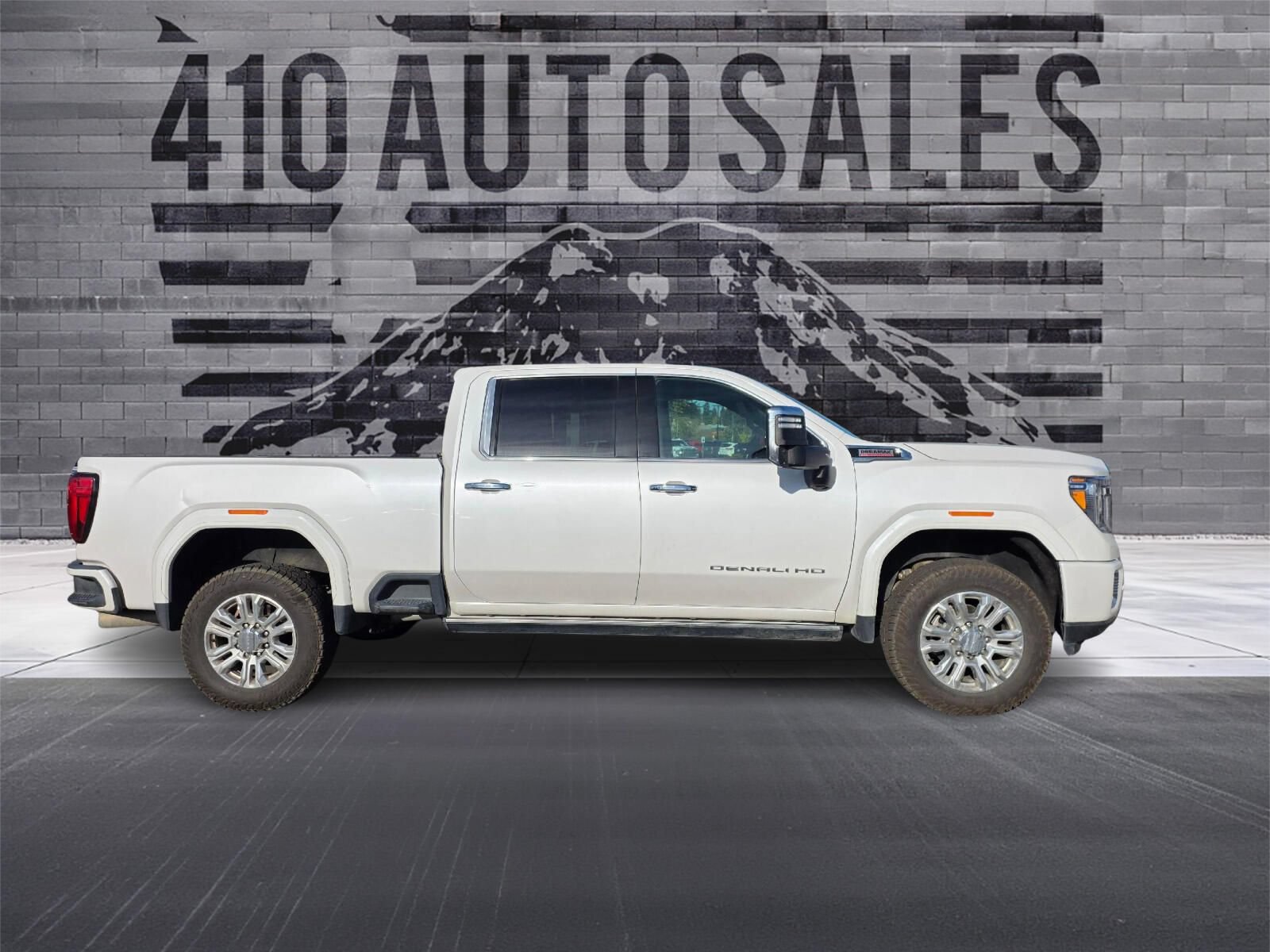 Used 2022 GMC Sierra 3500 Denali w/ Denali Ultimate Package AWD/4WD image 2