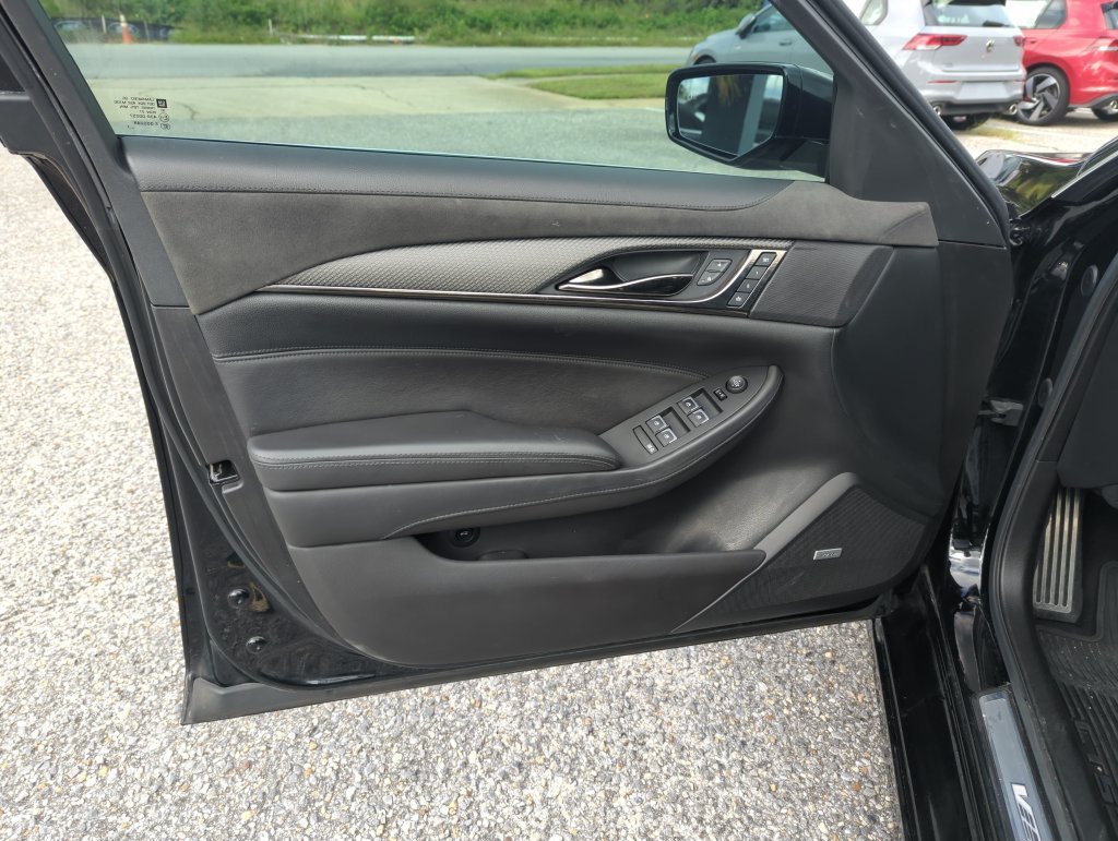 Used 2018 Cadillac CTS V w/ Luxury Package RWD image 18