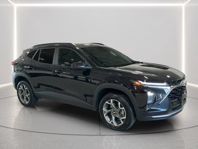 Used 2025 Chevrolet Trax LT w/ LT Convenience Package FWD image 8