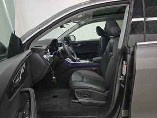 Used 2023 Audi Q8 Premium Plus w/ Premium Plus Package AWD/4WD image 3