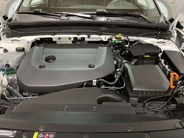 Used 2025 Volvo XC40 B5 Plus image 81