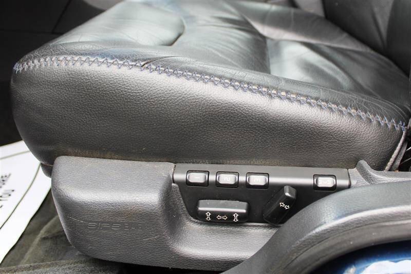 Used 2004 Volvo V70 AWD/4WD image 11