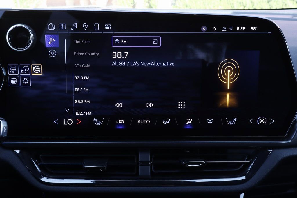 Used 2025 Chevrolet Equinox EV RS image 27