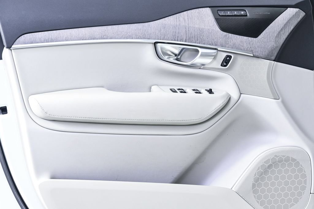 Certified 2024 Volvo XC90 B5 Plus w/ Protection Package Premier image 8