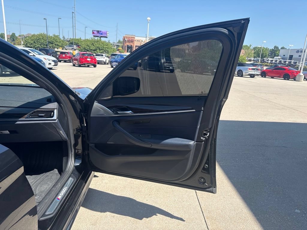 Used 2020 BMW M550i xDrive AWD/4WD image 25