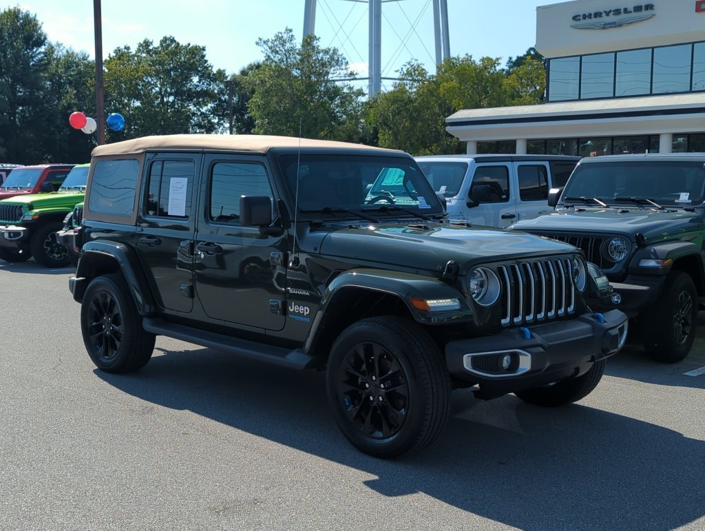 Used 2022 Jeep Wrangler Unlimited Sahara AWD/4WD image 8