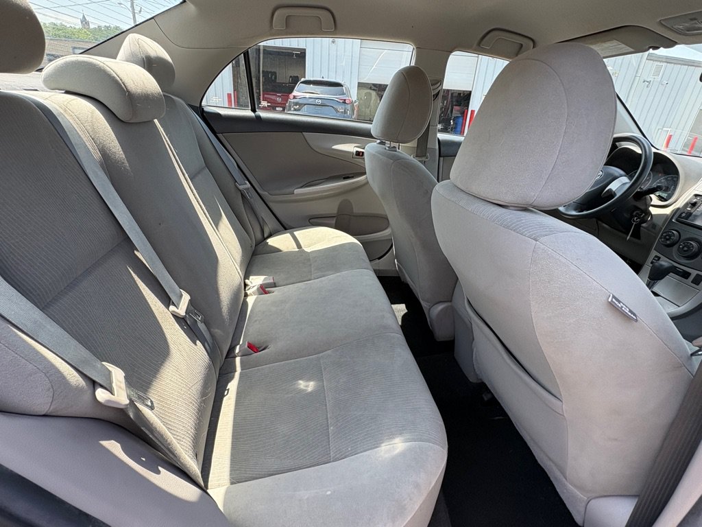 Used 2013 Toyota Corolla LE FWD image 14