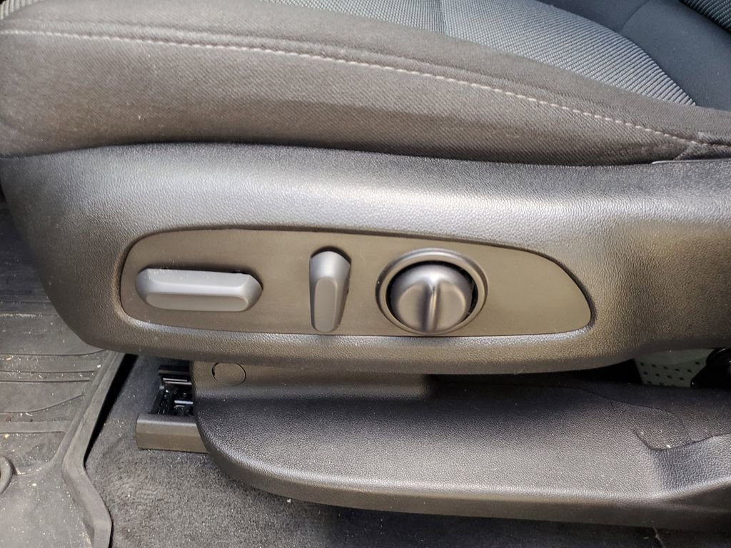 Used 2023 Chevrolet Traverse LT image 27