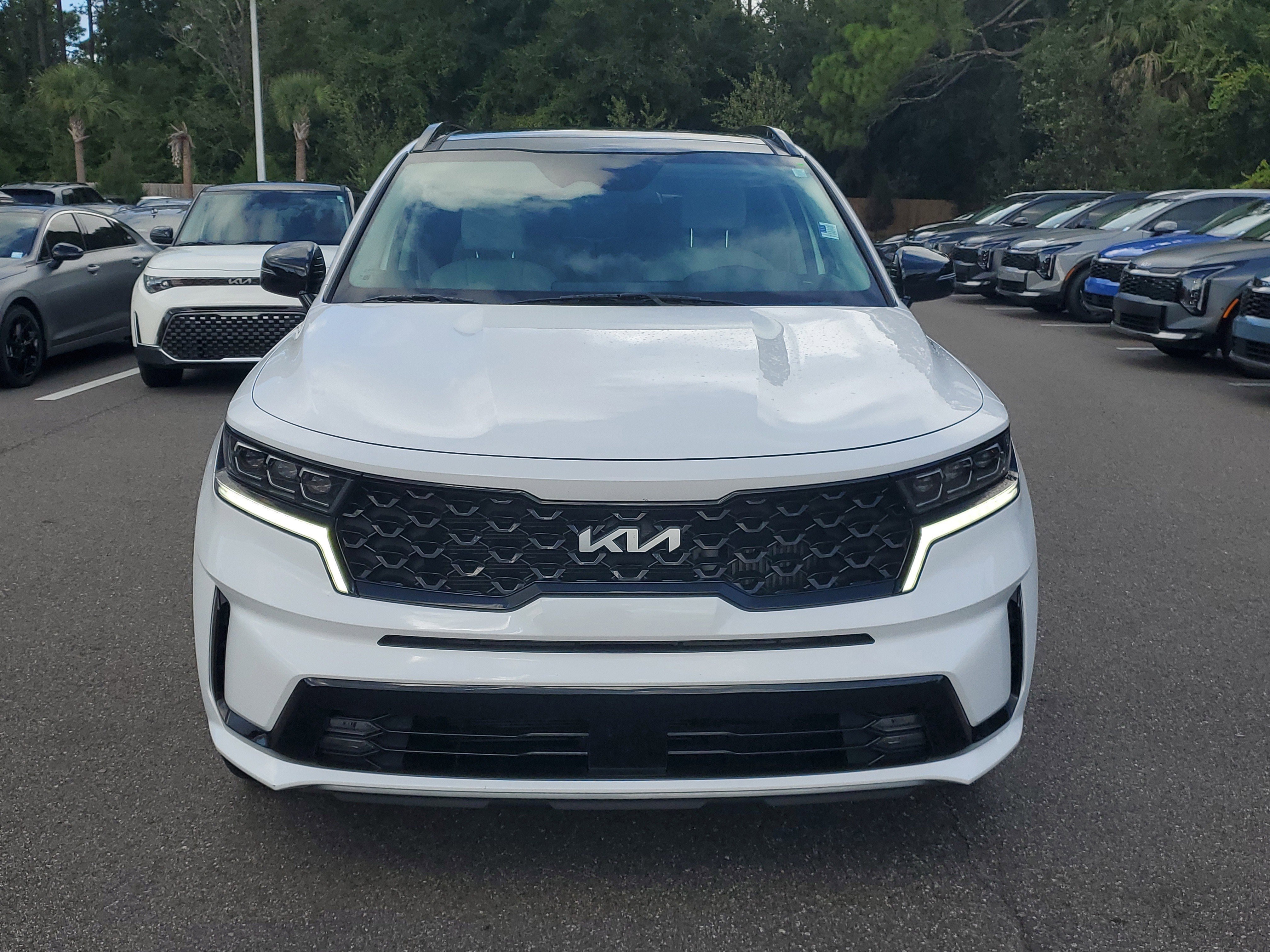 Certified 2022 Kia Sorento SX image 2