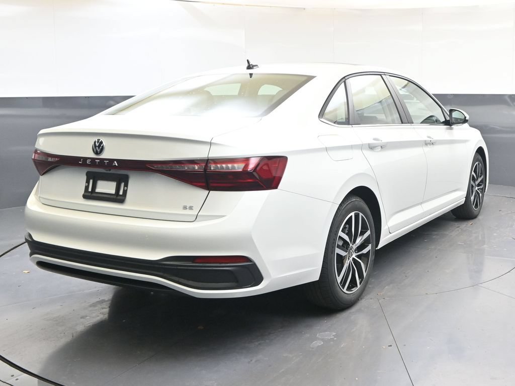 Used 2026 Volkswagen Jetta SE FWD image 5