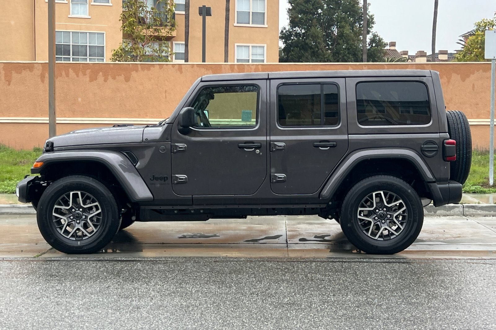 New 2026 Jeep Wrangler Unlimited Sahara w/ Safety Group AWD/4WD image 7