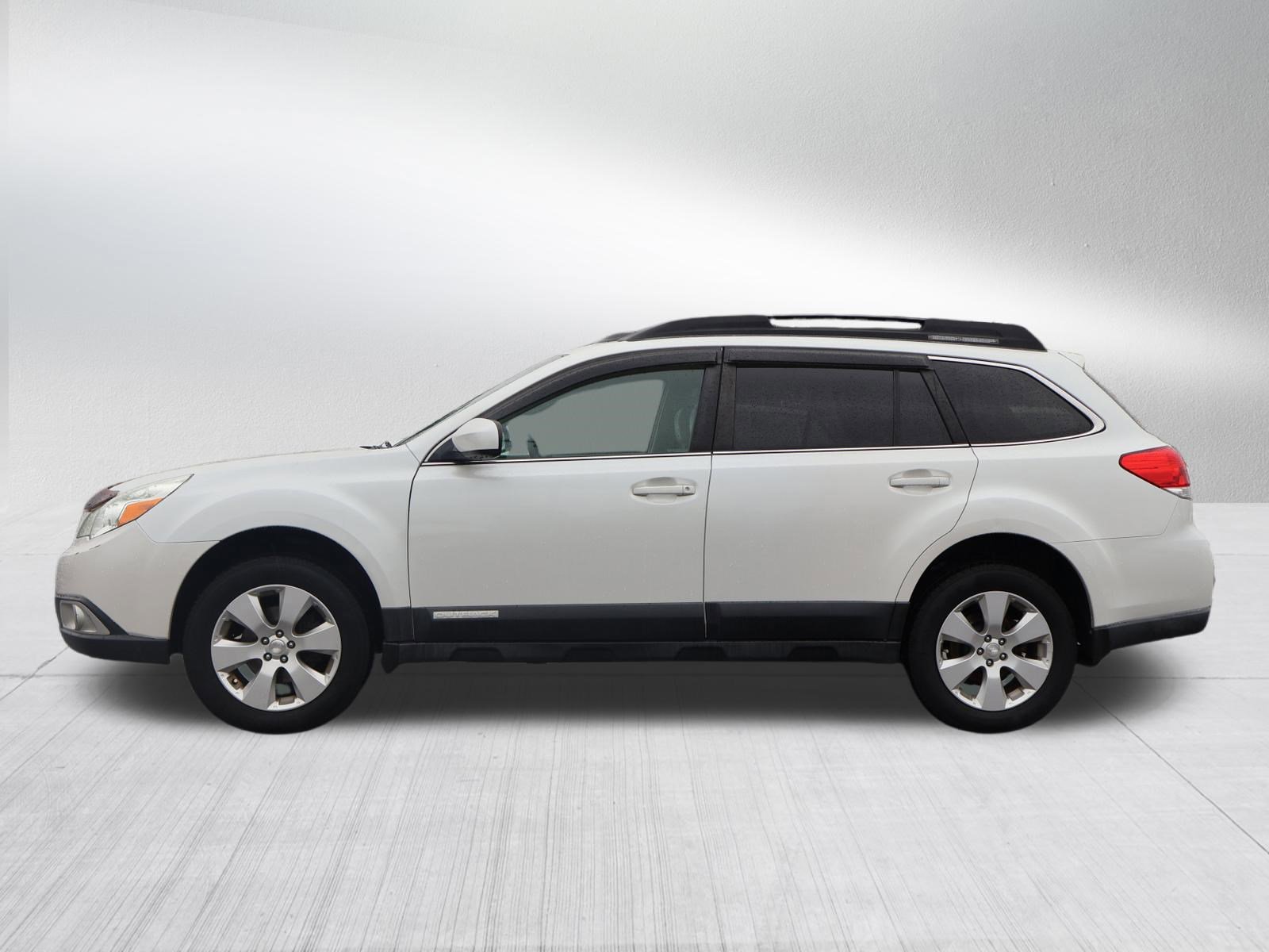 Used 2011 Subaru Outback 2.5i Limited w/ PWR Moonroof Pkg AWD/4WD image 4