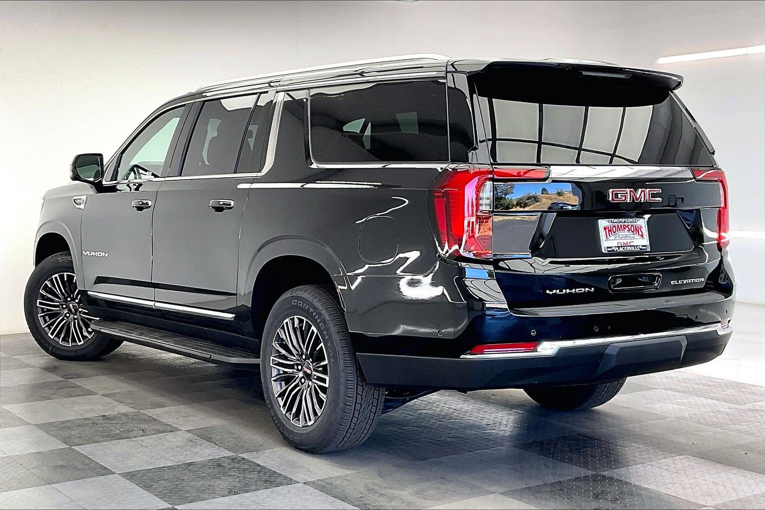 New 2026 GMC Yukon XL Elevation AWD/4WD image 2