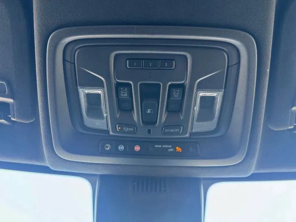 Used 2025 GMC Sierra 3500 Denali Ultimate AWD/4WD image 32