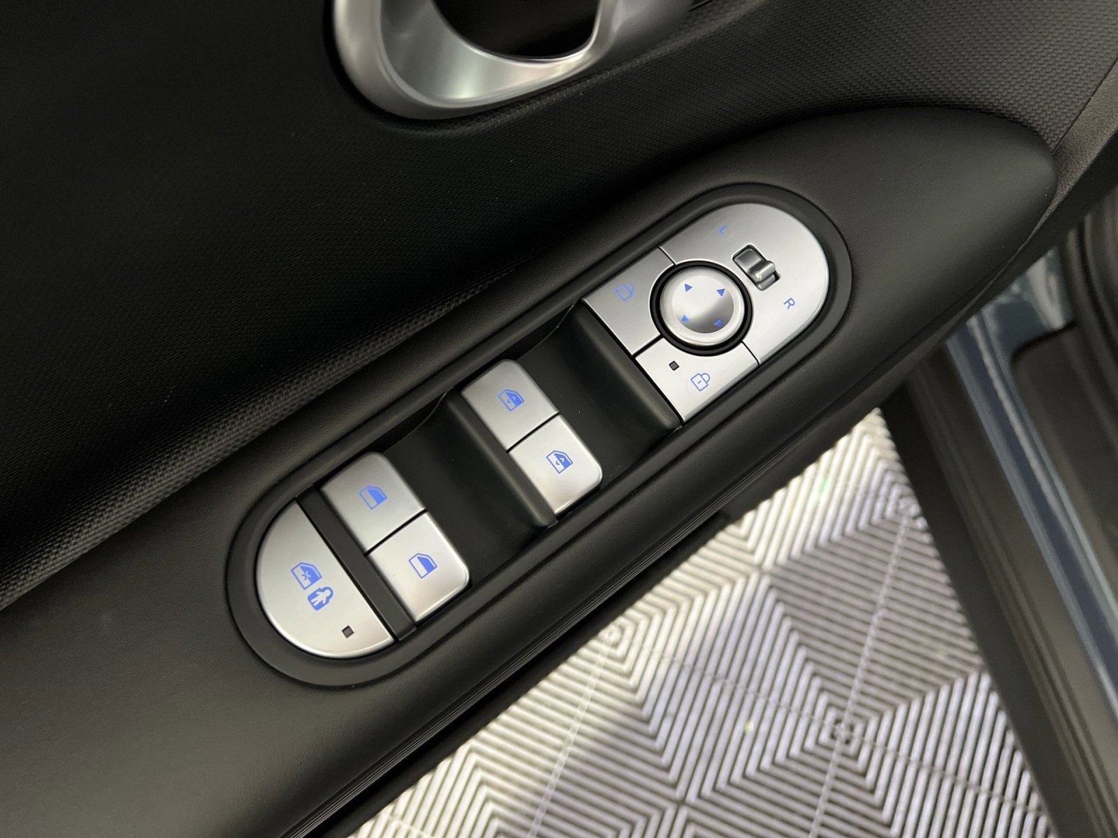 Used 2024 Hyundai Ioniq 5 SEL image 15