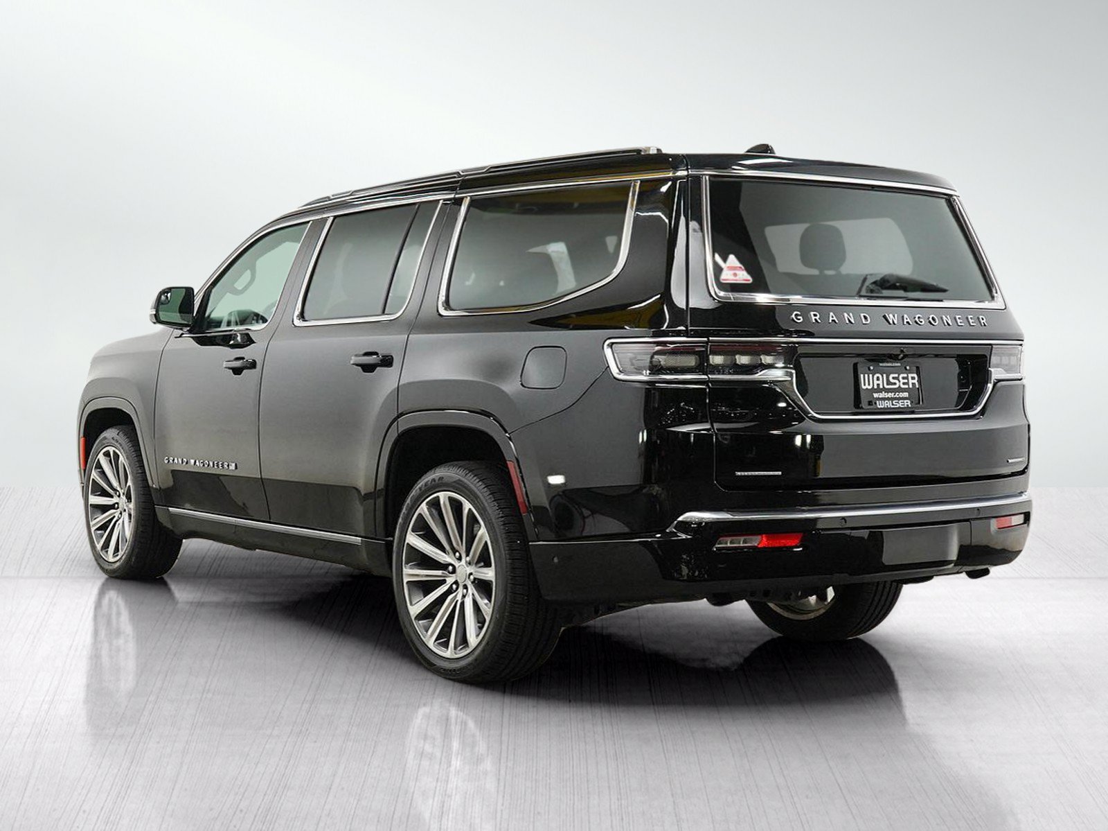 Used 2023 Jeep Grand Wagoneer Series II AWD/4WD image 3