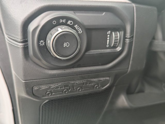 Used 2025 Jeep Wrangler Unlimited Sahara AWD/4WD image 13