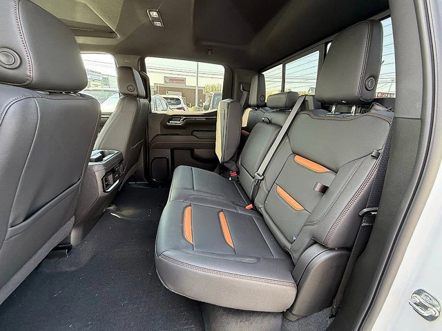 Used 2025 GMC Sierra 1500 AT4 w/ Technology Package AWD/4WD image 18