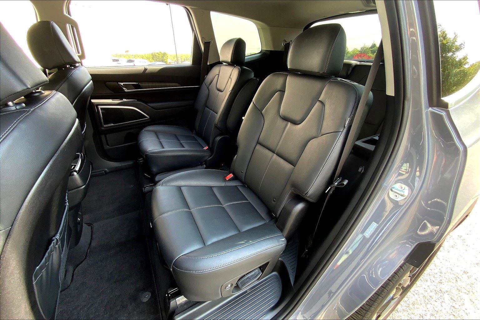 Used 2024 Kia Telluride EX w/ EX Captain's Chair Package image 25