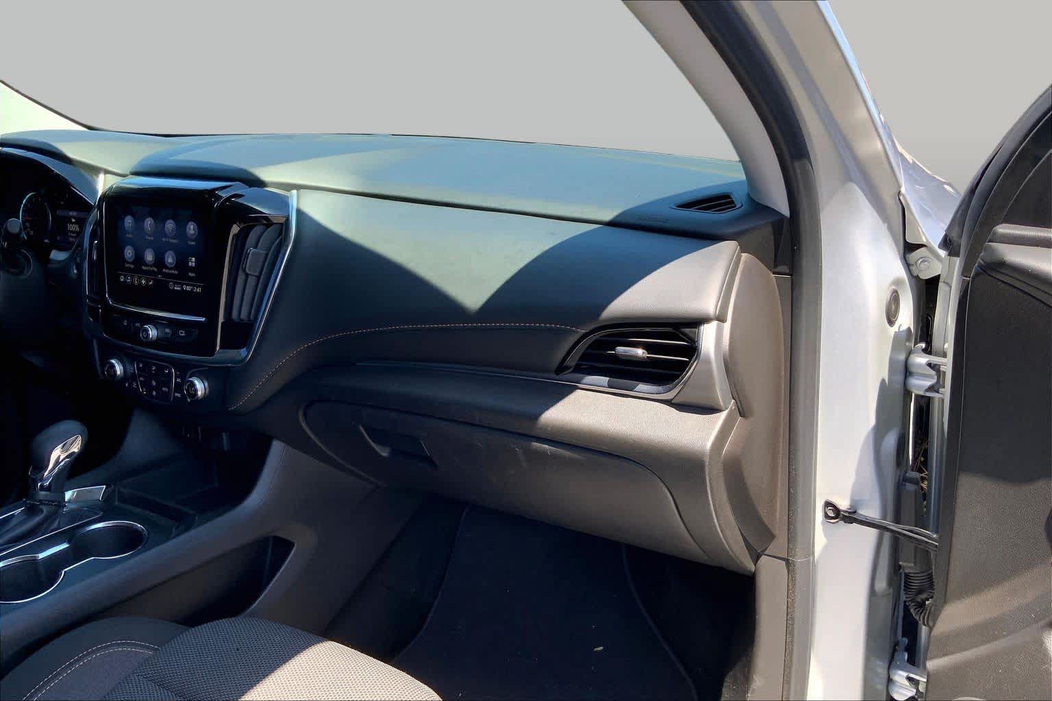Used 2021 Chevrolet Traverse LT FWD image 18