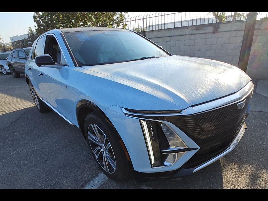Used 2024 Cadillac Lyriq Luxury RWD image 2