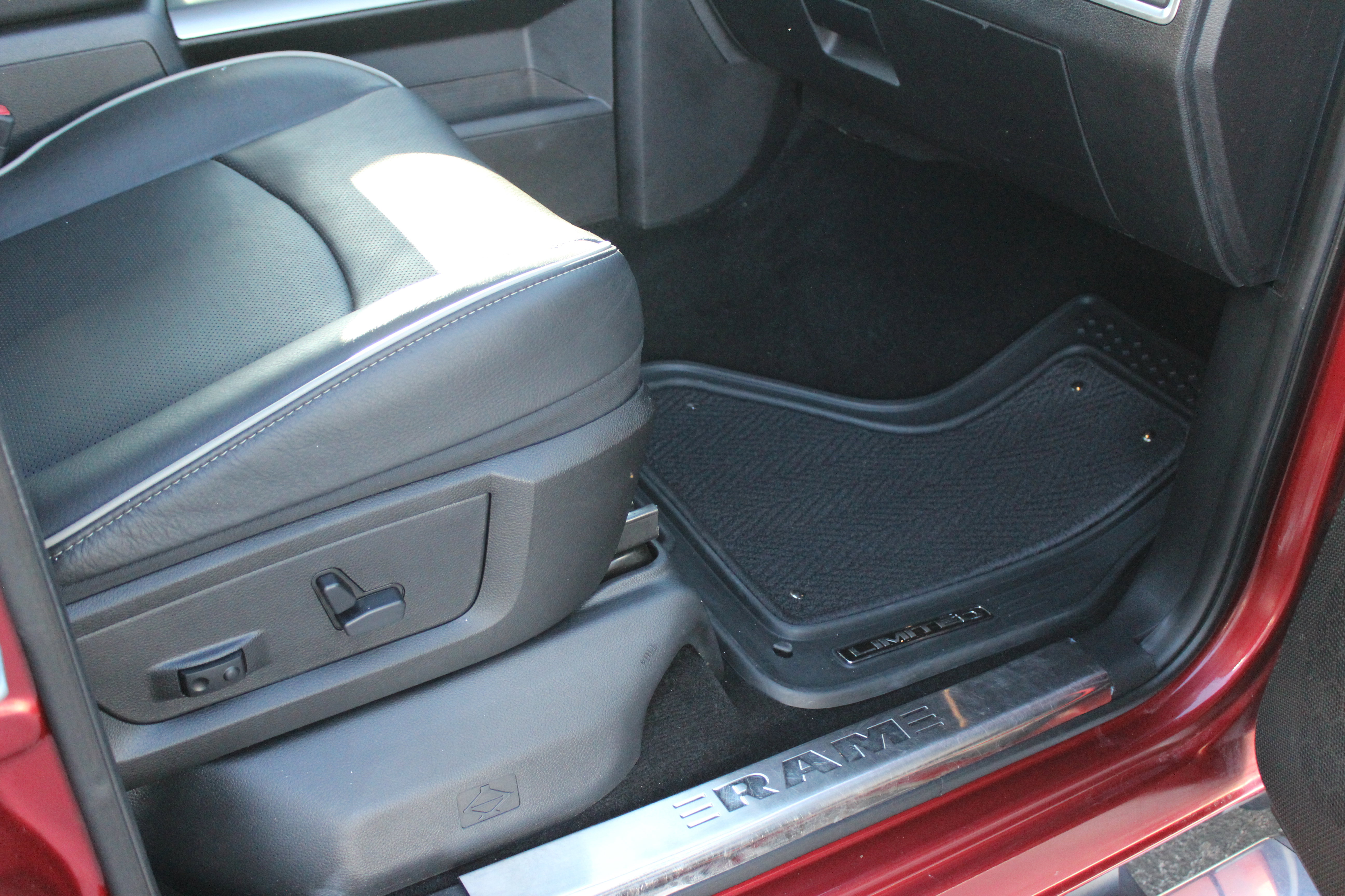 Used 2014 RAM 1500 Limited image 28