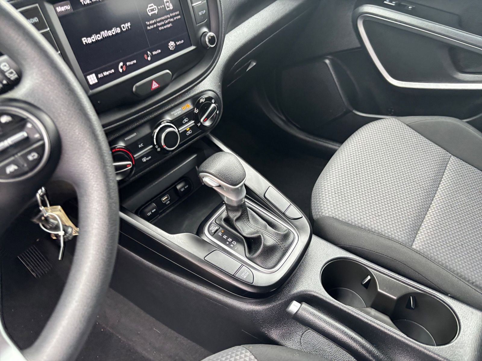 Used 2025 Kia Soul LX w/ LX Technology Package FWD image 41
