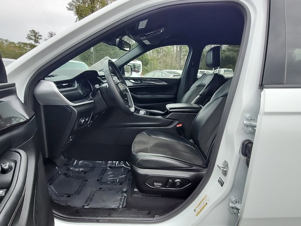 Certified 2023 Jeep Grand Cherokee L Laredo image 29