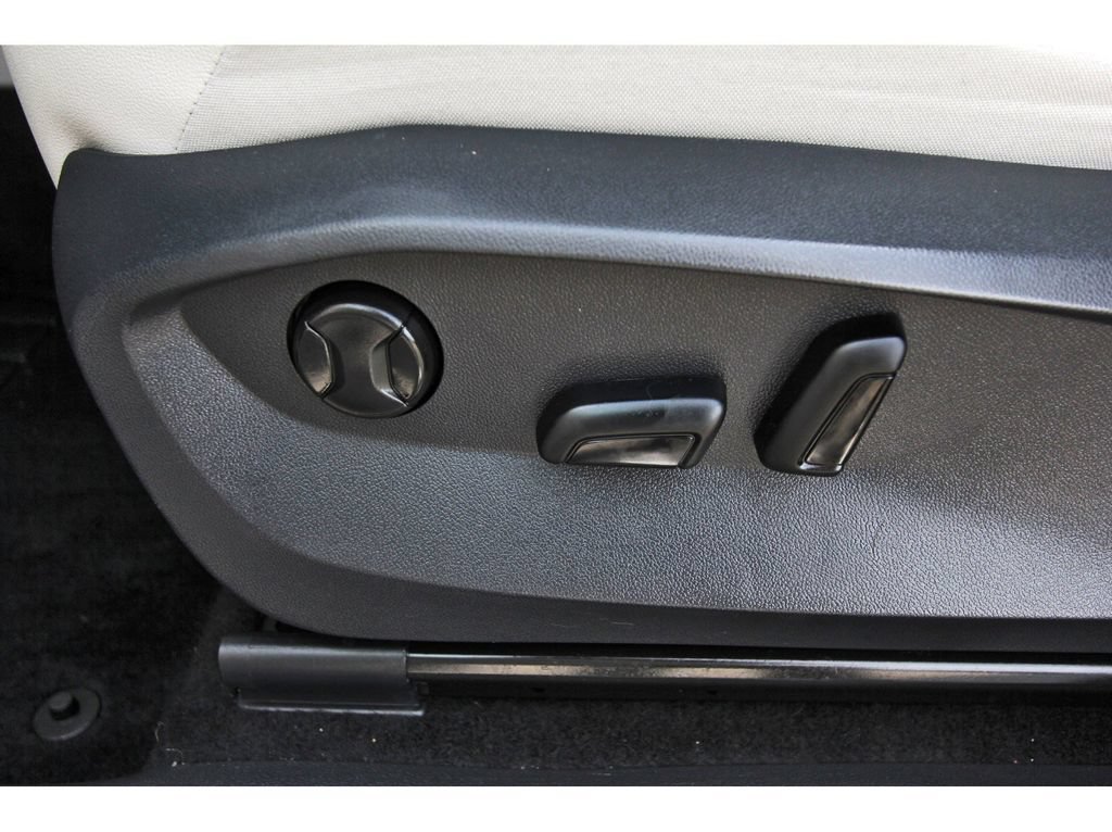 Used 2024 Volkswagen Tiguan SE w/ Panoramic Sunroof Package AWD/4WD image 30