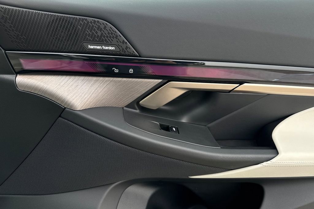 Used 2024 BMW i5 eDrive40i w/ M Sport Package image 18