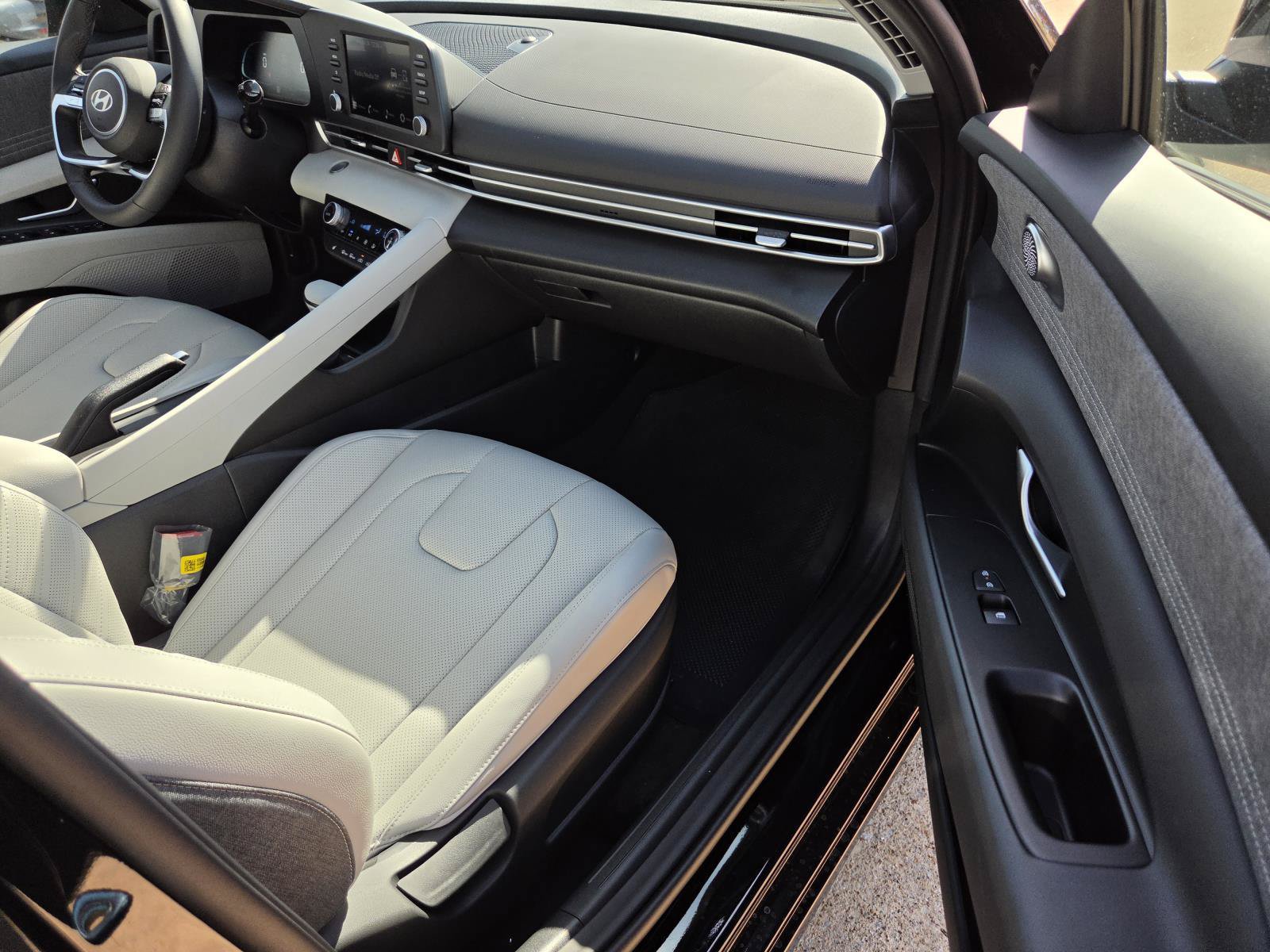 New 2026 Hyundai Elantra SEL Sport FWD image 7