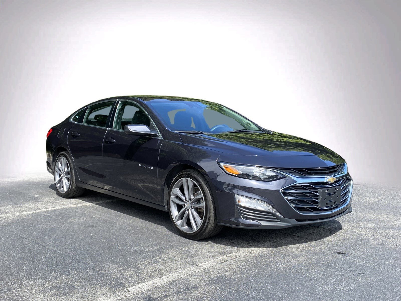Used 2023 Chevrolet Malibu LT FWD image 2