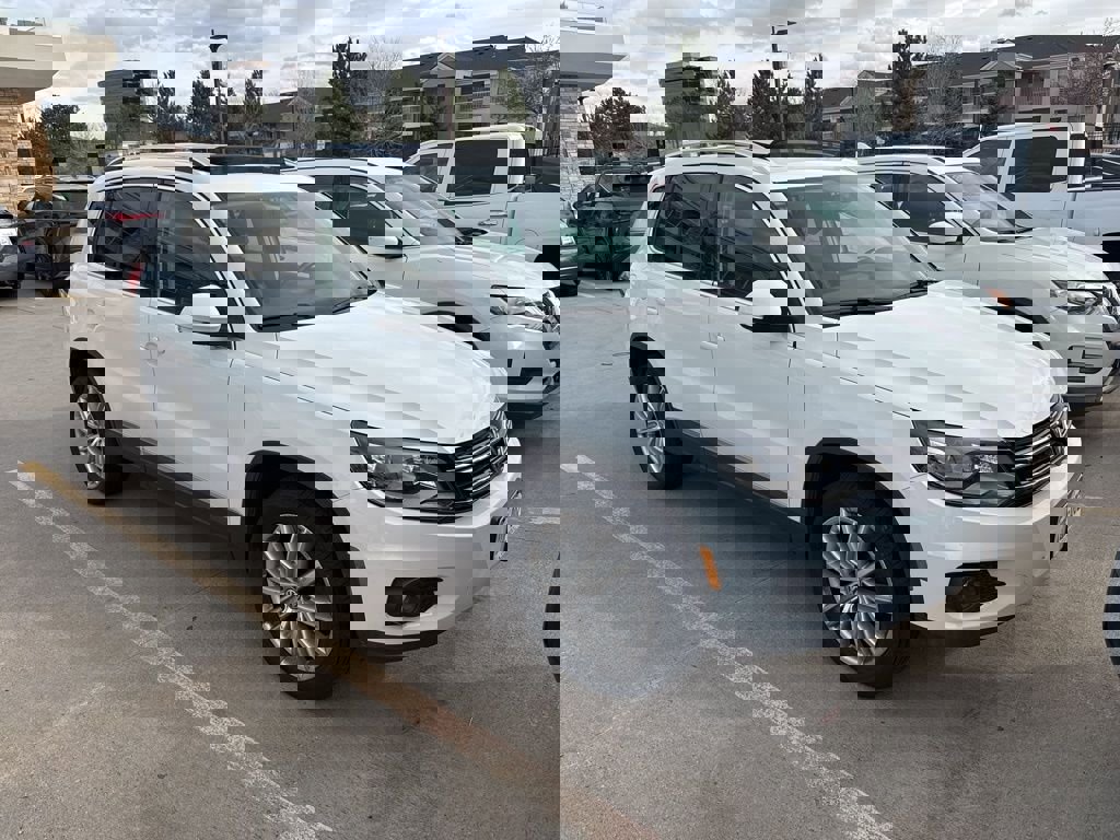 Used 2016 Volkswagen Tiguan SE image 2