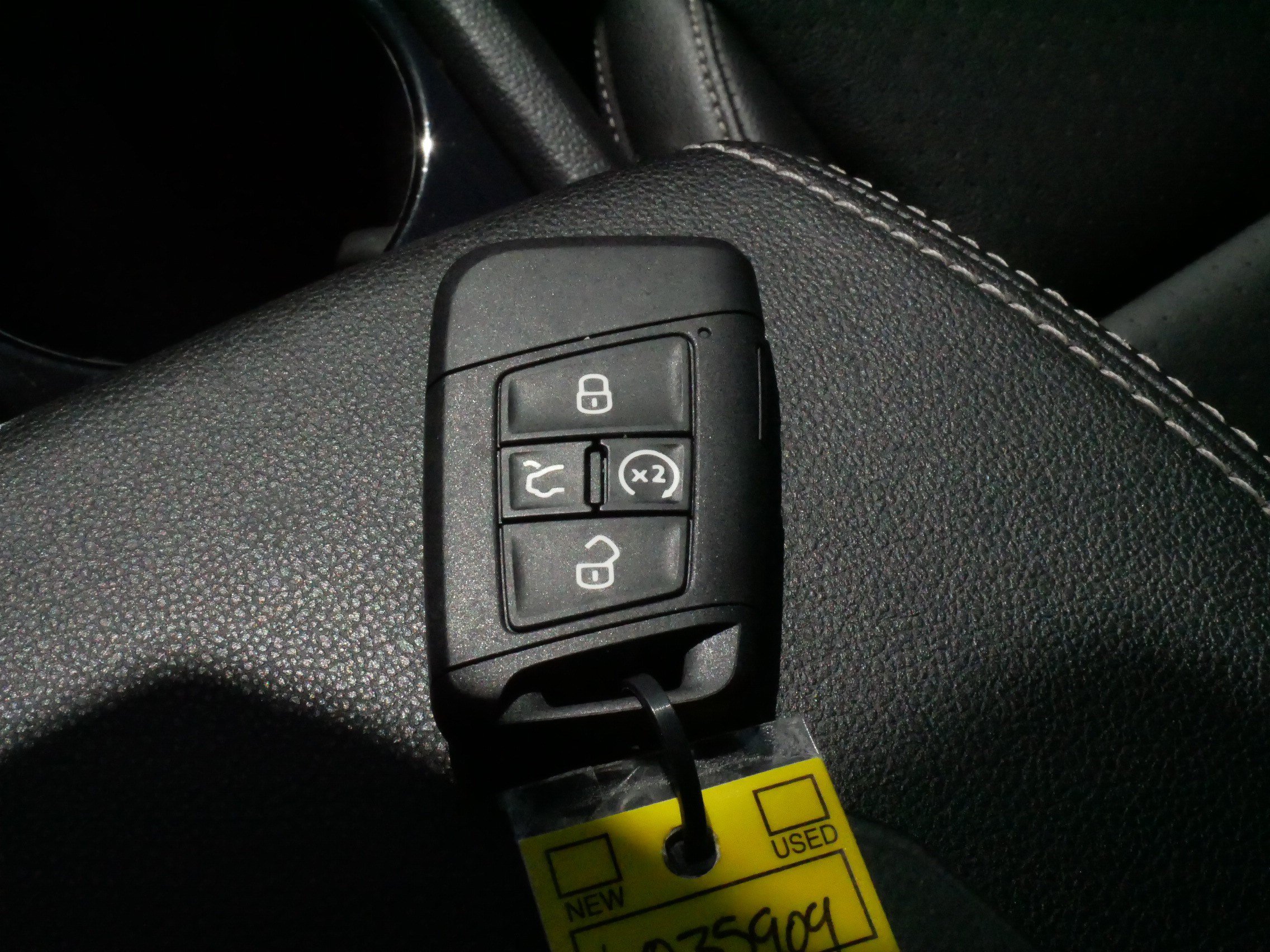 Used 2023 Volkswagen Atlas SEL AWD/4WD image 32
