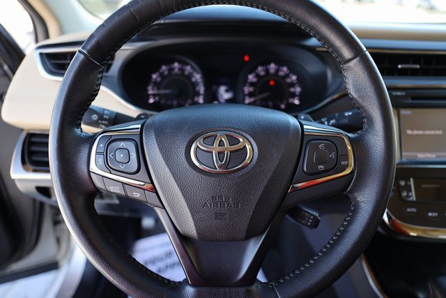 Used 2016 Toyota Avalon Limited image 16