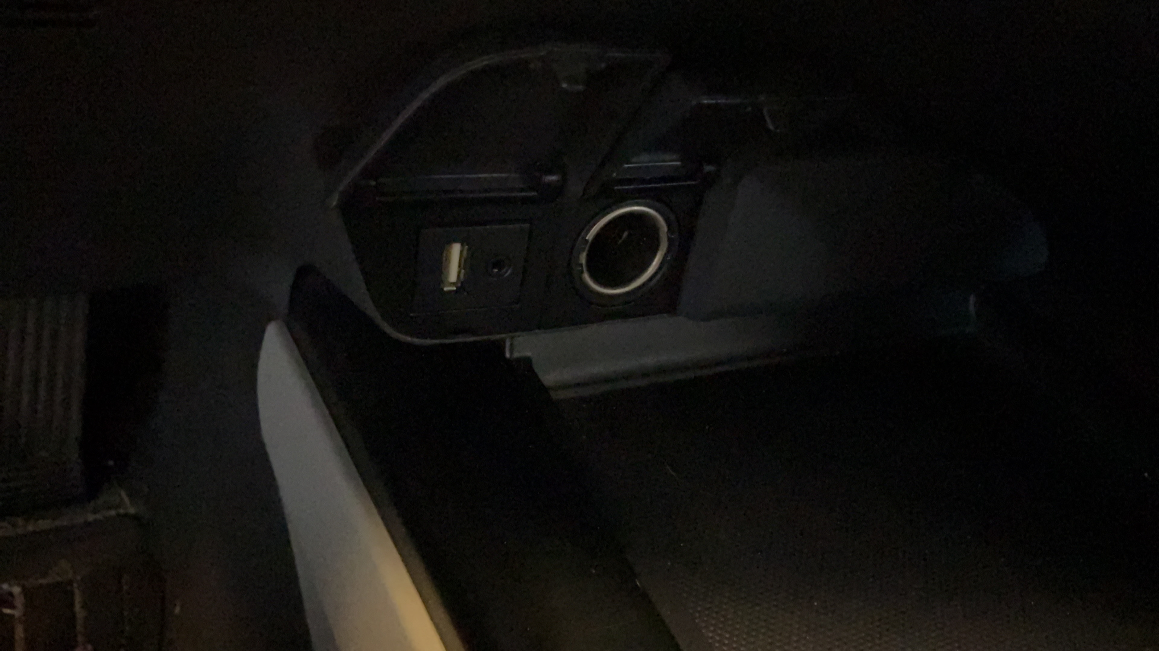 Used 2019 Toyota Camry LE FWD image 21