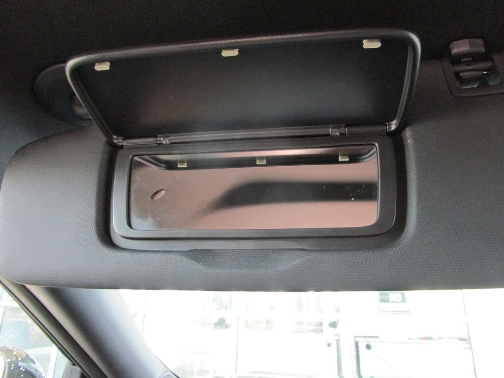 Used 2024 Chevrolet Trax RS FWD image 36