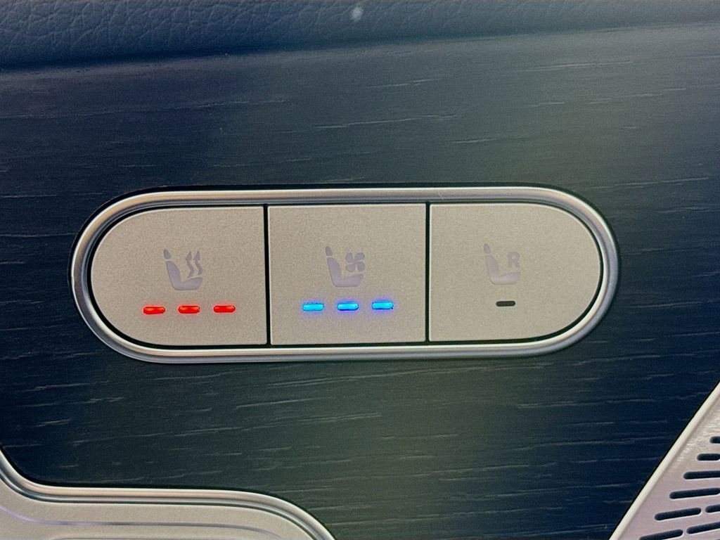 Used 2026 Mercedes-Benz GLS 450 4MATIC image 21