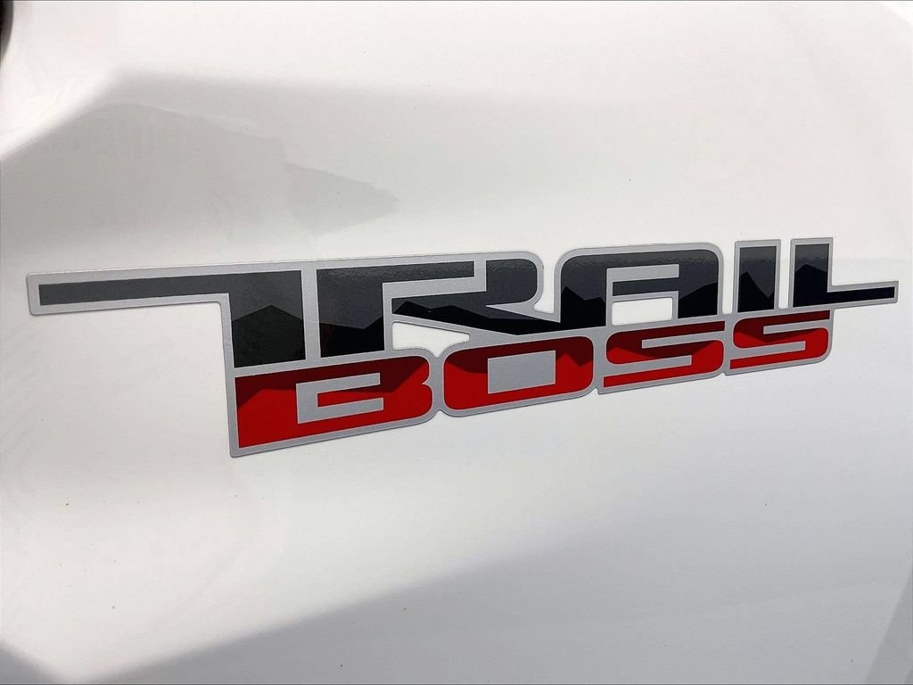 Used 2025 Chevrolet Colorado Trail Boss AWD/4WD image 28